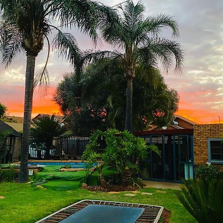 Residential Inn Pretoria-Noord エクステリア 写真