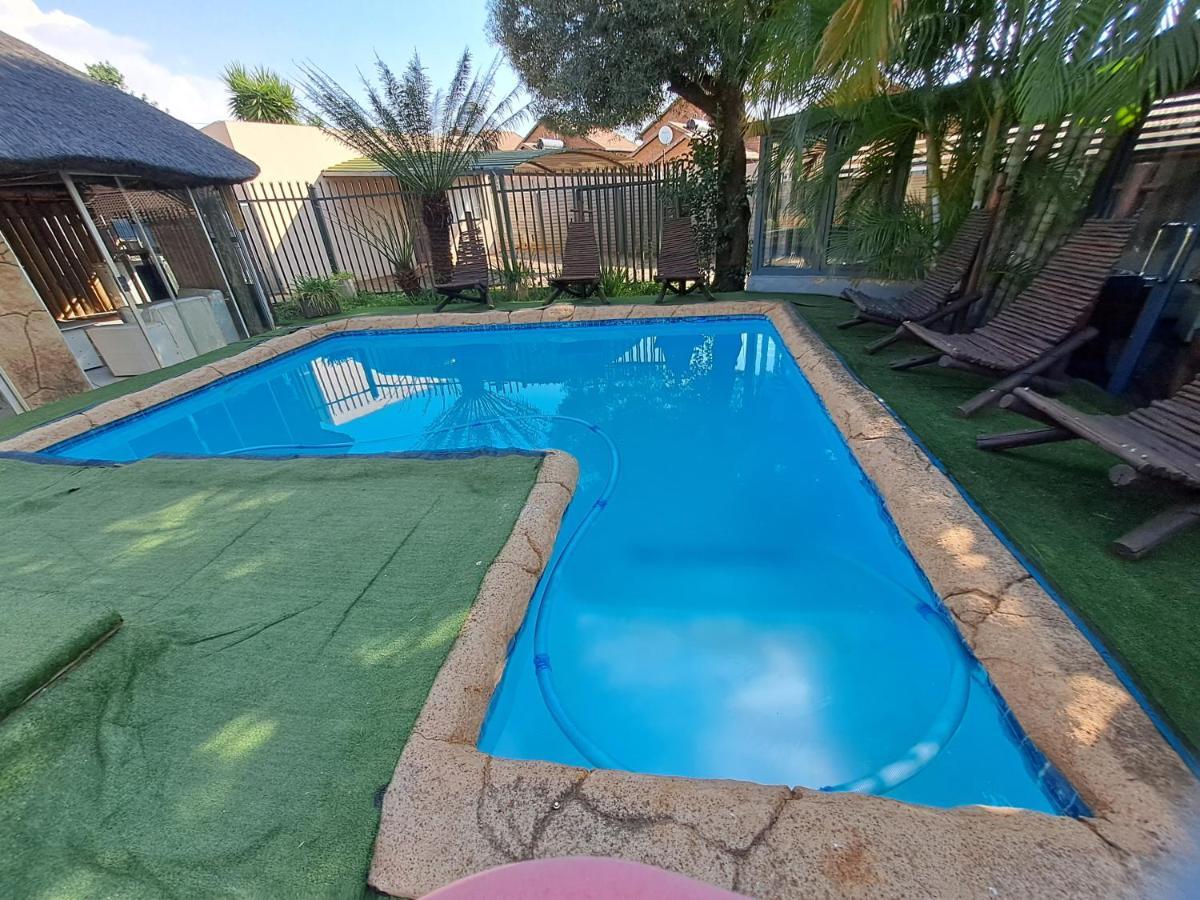 Residential Inn Pretoria-Noord エクステリア 写真